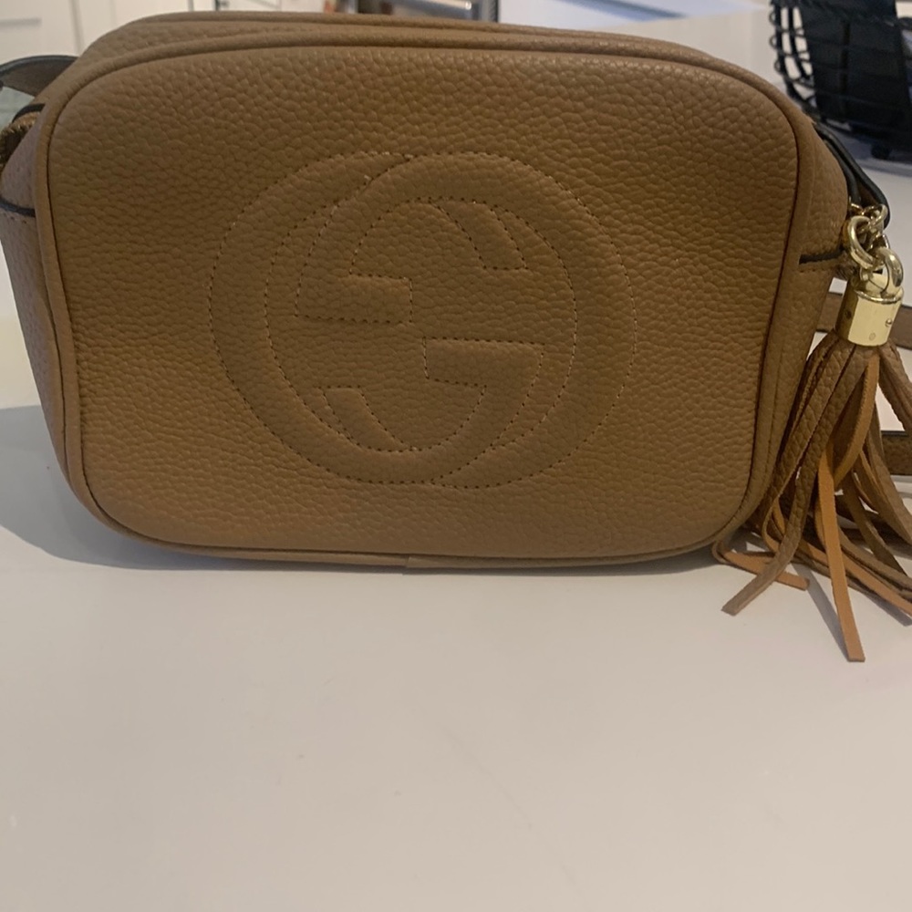 Tan Gucci disco